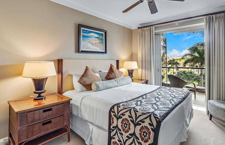 Beach rental for 6 people, with hot tub and pool as well as balcony and yard on Maui