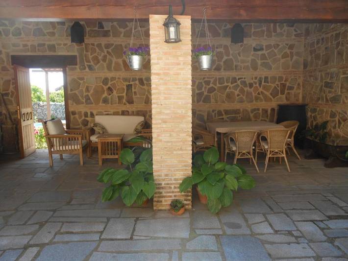 Casa de vacaciones para 9 personas, con piscina además de jardín y vistas, Se admiten mascotas en Montes de Toledo - 2