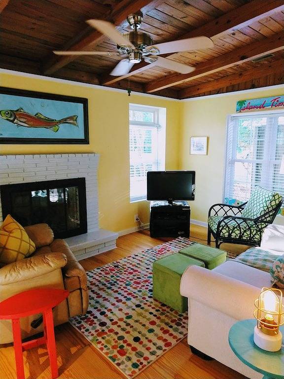 Adorable Cottage am Meer - Meerblick - 1/2 Block zu Fuß zum Strand - eingezäunten Hof in Yaupon Beach, Oak Island (NC)