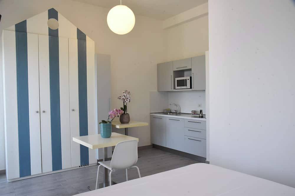 Apartamento entero, Habitación doble con zona de cocina y 2 balcones in Igea Marina, Bellaria-Igea Marina