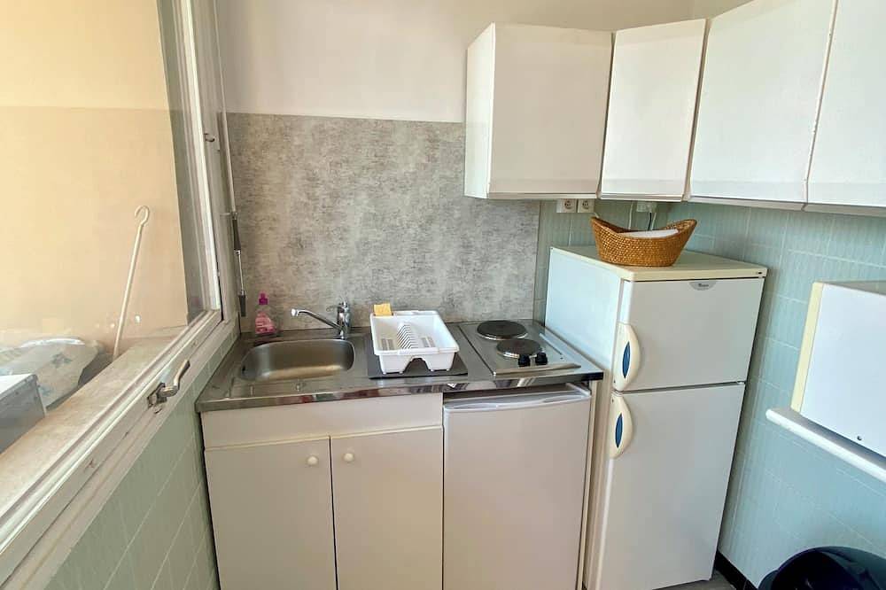 Ganze Wohnung, New! Garden level studio 50m from the beach, superb sea view! With parking in Frejus, Mittelmeerküste (Frankreich)
