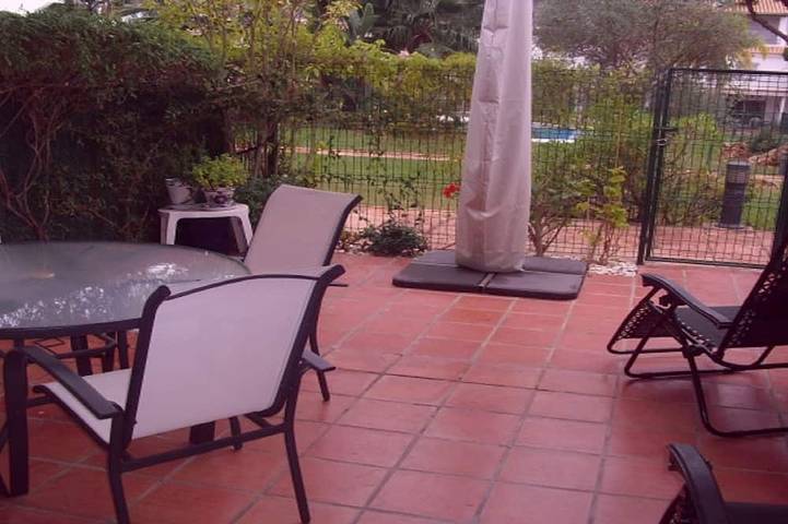 Maison de vacances pour 8 personnes, avec balcon ainsi que jardin et piscine - 1