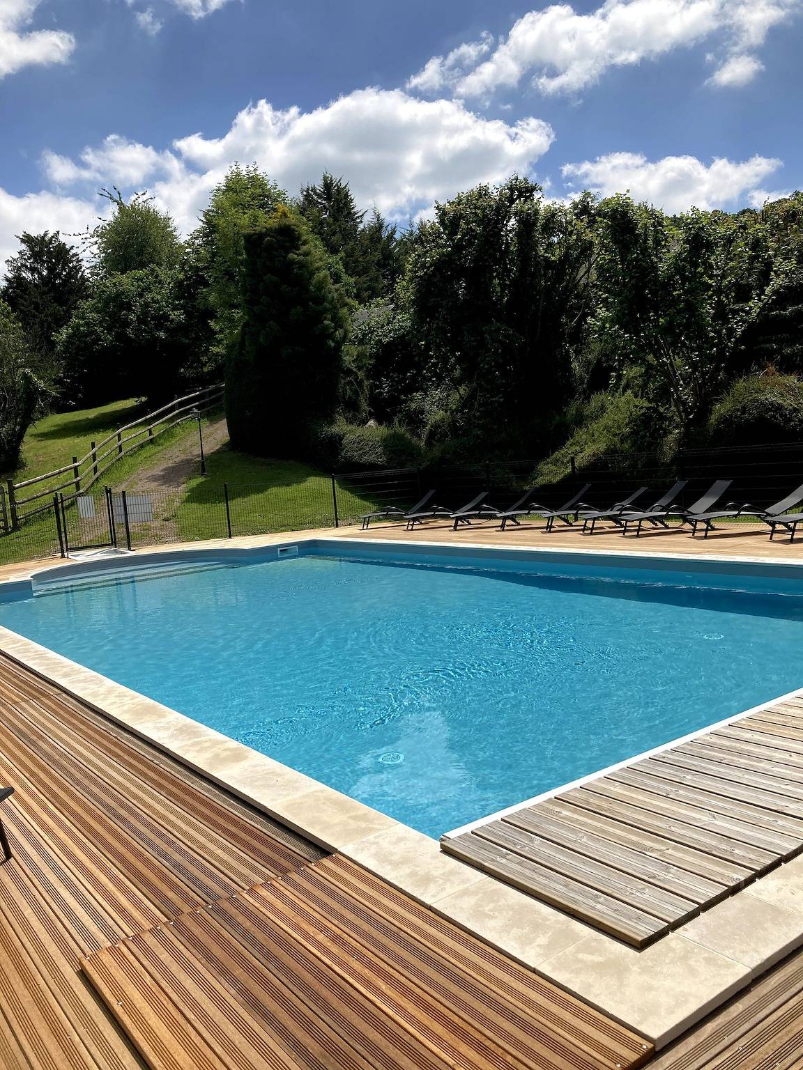 Chalet Jarny for 6 with Shared Pool, Private Terrace, and Wi-Fi in Saint-Pierre-et-Saint-Paul-en-Val-d'Auge, Lisieux region