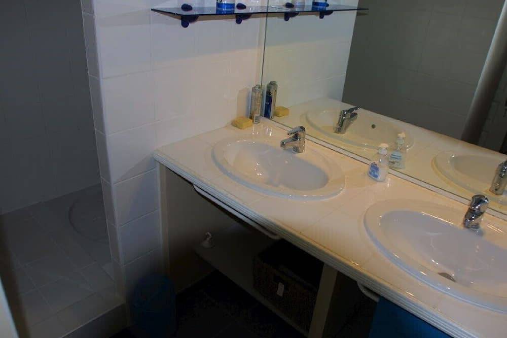 Appartement entier, Grand Appartement en Rdc, classé  ****, Jardin privatif, Plage à 150 m in Bandol, Côte méditerranéenne (France)