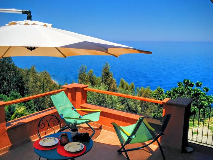 Agriturismo per 2 persone, con Balcone e Terrazza nonché Giardino in Provincia di Messina