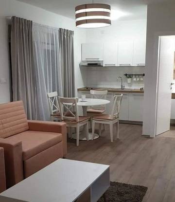 Gîte pour 4 personnes, avec terrasse et vue dans Nova Gradiska