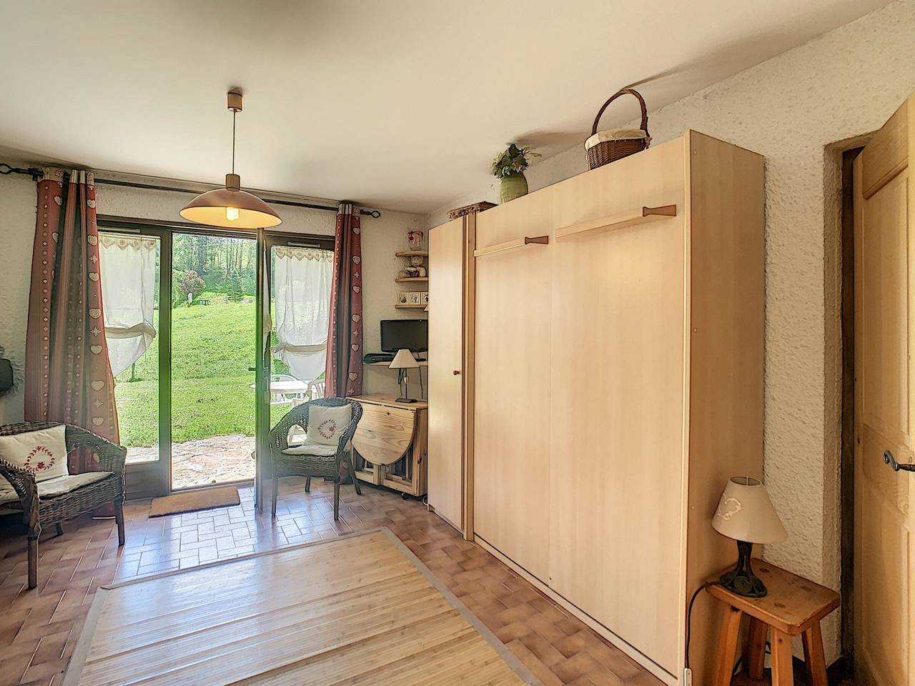 Ganzes Studio, 25m² Studio an der Piste mit Küche, Terrasse und Skiraum in Combloux, Pays du Mont-Blanc