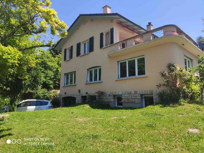 Gîte pour 2 personnes, avec Terrasse et Jardin ainsi que Piscine et Vue sur le lac à Yverdon-les-Bains