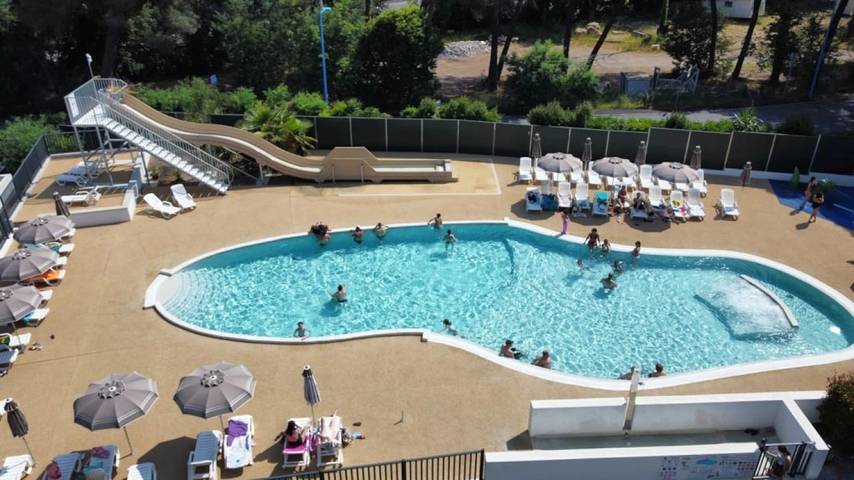 Camping pour 4 personnes, avec piscine et terrasse à Mandelieu-la-Napoule