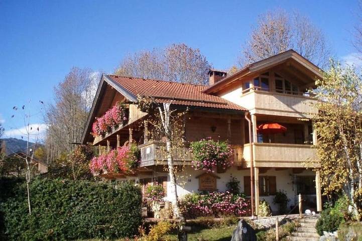 Ferienwohnung für 2 Personen, mit Balkon in Wackersberg