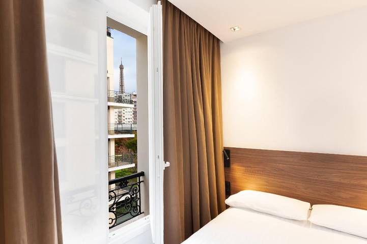 Hôtel pour 4 personnes, avec terrasse dans Paris Rue Sextius Michel