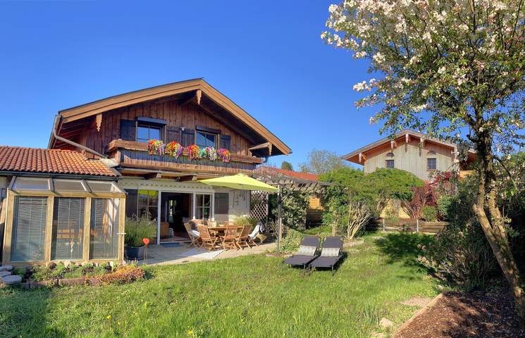 Ferienhaus für 8 Personen, mit Pool und Sauna sowie Garten