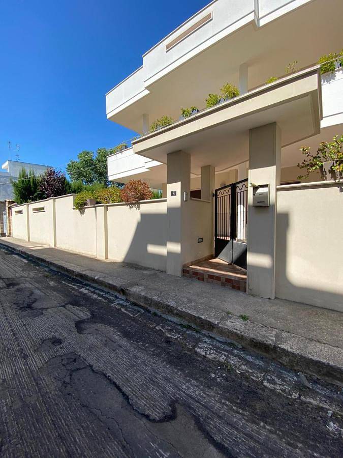 Casa vacanza per 5 persone, con Balcone e Giardino a Leverano
