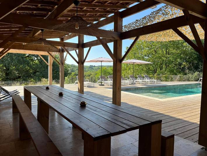 Location de vacances pour 25 personnes, avec vue ainsi que piscine et jardin à Mauriac - 2