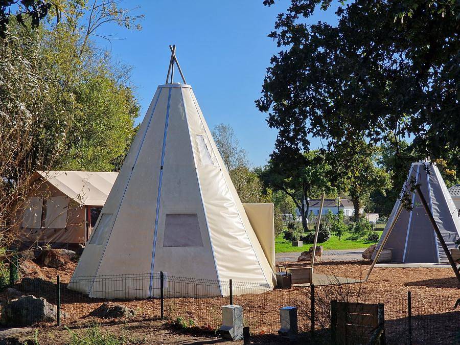 Camping Les P'tites Maisons dans la Prairie - Unterkunft 4 personen - Tipi 4 pers in Sallertaine, Vendée