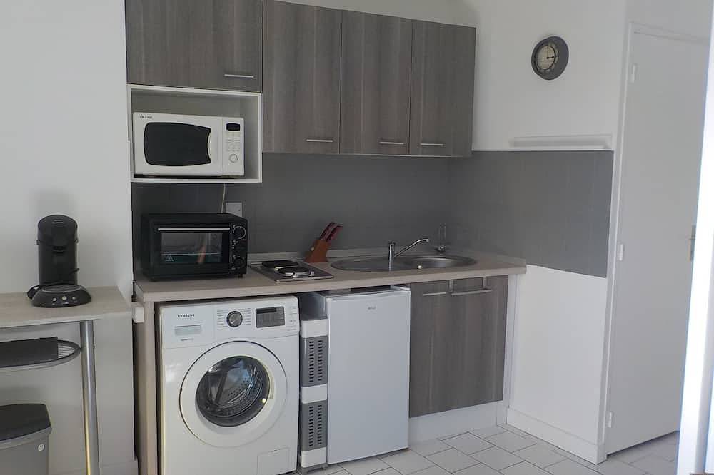 Entire apartment, Charming T2 house in a quiet condominium near the beaches. in Vaux-sur-Mer, Côte de Beauté