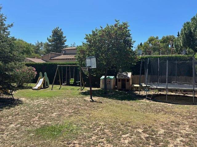 Location de vacances pour 9 personnes, avec vue et jardin ainsi que terrasse et piscine dans Abbaye de Saint Michel de Frigolet - 2