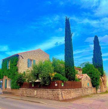 Gîte pour 2 personnes, avec vue et jardin à Mouriès
