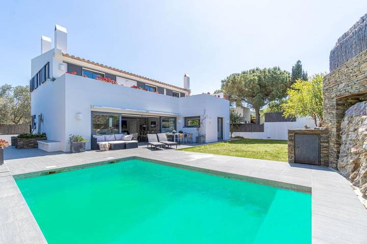 Villa pour 8 personnes, avec jardin ainsi que piscine et balcon