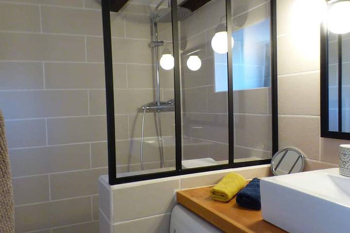 Gîte pour 2 personnes, avec terrasse ainsi que jardin et piscine dans Bioussac - 4