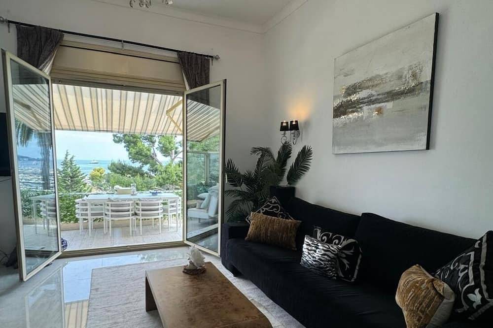 Luxury one large bedrom flat with large sea view. in Beaulieu-sur-Mer, Nice region