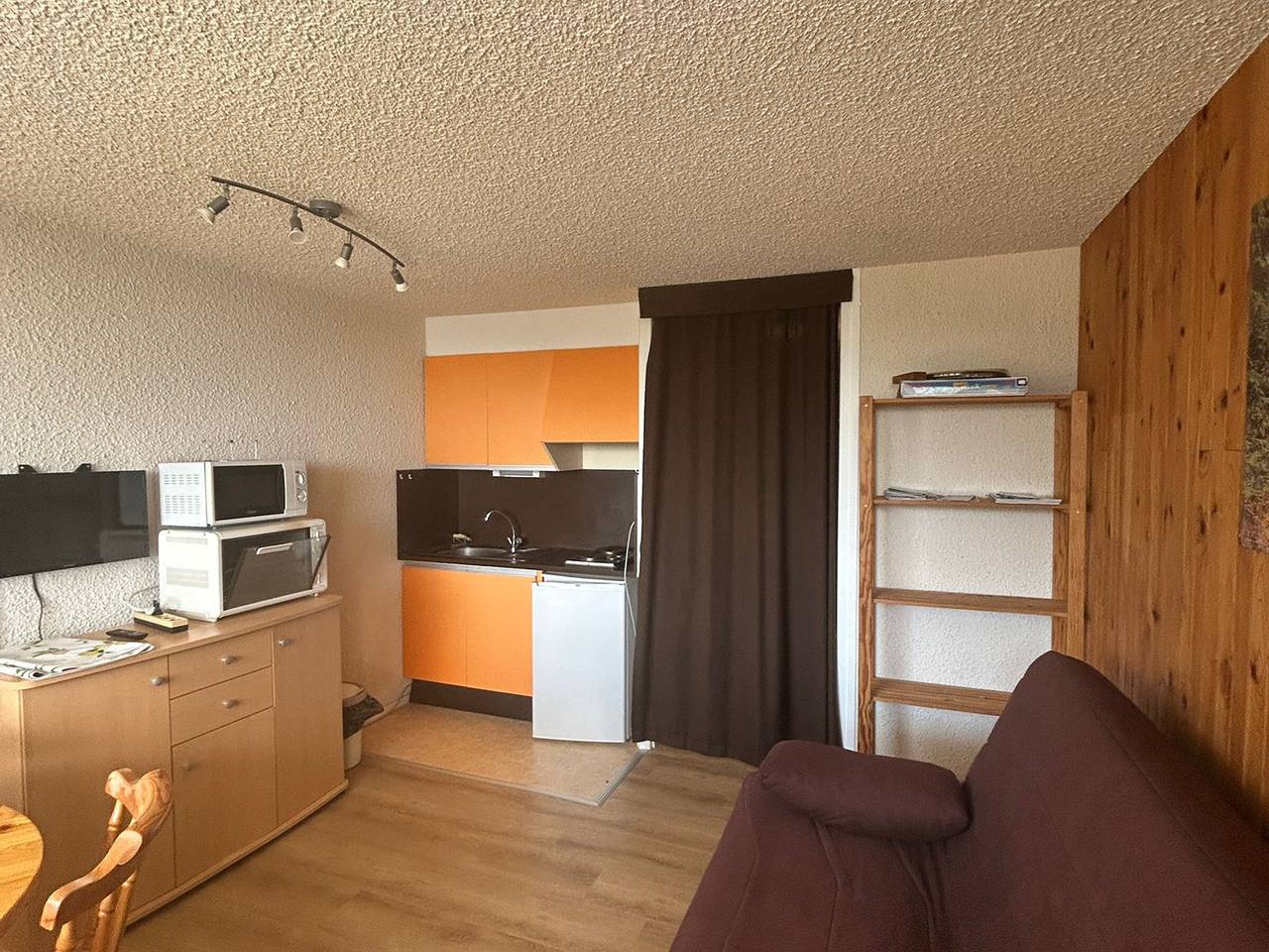 Studio entier, Studio au pied des pistes avec balcon et parking gratuit in Super Besse, Besse-et-Saint-Anastaise