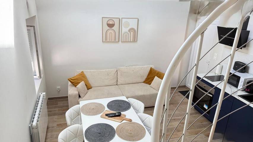 Gîte pour 2 personnes, avec jardin et vue, animaux acceptés à Laval - 4