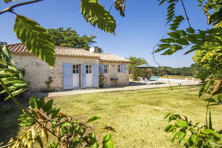 Location de vacances pour 2 personnes, avec Terrasse et Jardin à Saint-Méard-de-Gurçon