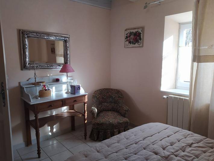 Gîte pour 6 personnes, avec jardin et terrasse à Montbrun