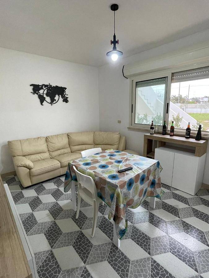 BnB für 3 Personen, mit Pool und Garten sowie Ausblick, kinderfreundlich in Porto Cesareo