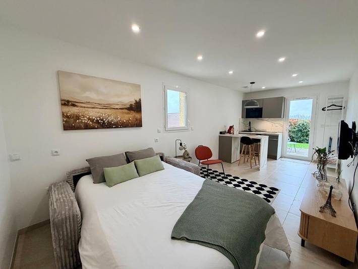 Gîte pour 3 personnes, avec Terrasse ainsi que Jardin et Vue dans Chevry