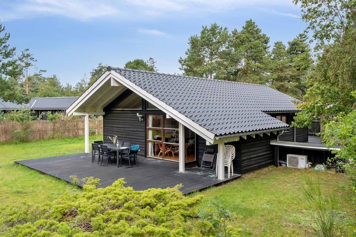 Ferieudlejning for 6 personer, med terrasse og jacuzzi samt sauna i Ellinge Lyng