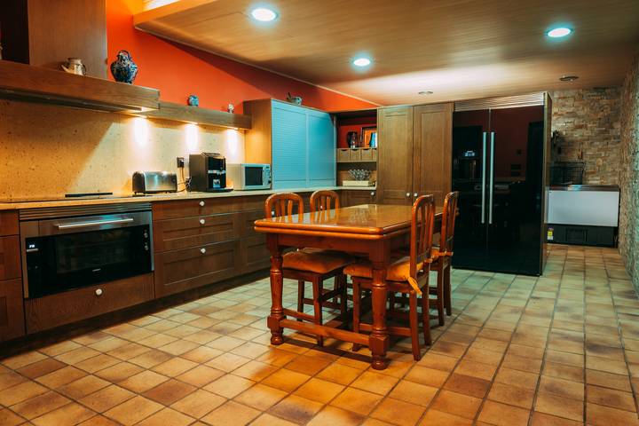 Casa rural para 20 personas, con jardín y jacuzzi, Se admiten mascotas en Cataluña - 2