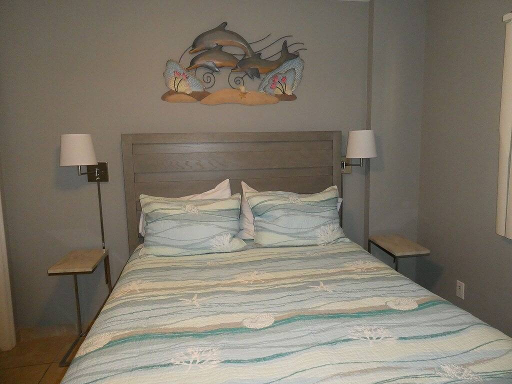 Ganze Wohnung, Keys Deal w/Cafe & Pool Bar! Up to 20% Off Beachfront 1Bd Sleeps 4. in Tavernier, Monroe County