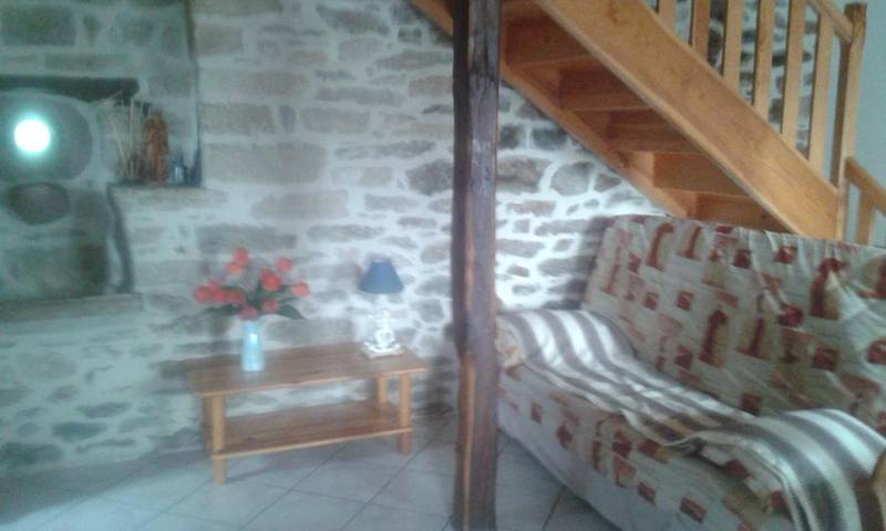 Location de vacances pour 4 personnes, avec vue ainsi que jardin et terrasse, animaux acceptés à Saint-Germain-du-Teil - 4