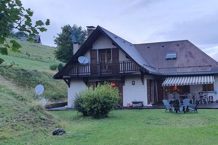 Gîte pour 21 personnes, avec Jardin à Saint-Pierre-d'Entremont