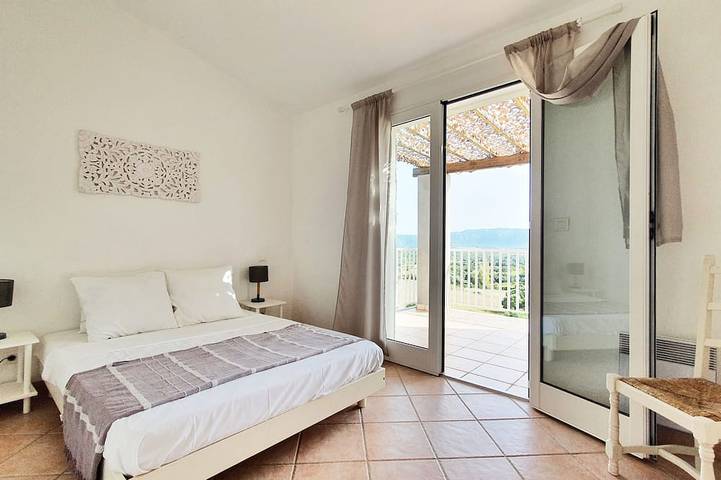 Villa pour 8 personnes, avec piscine ainsi que jardin et balcon à Figari - 2