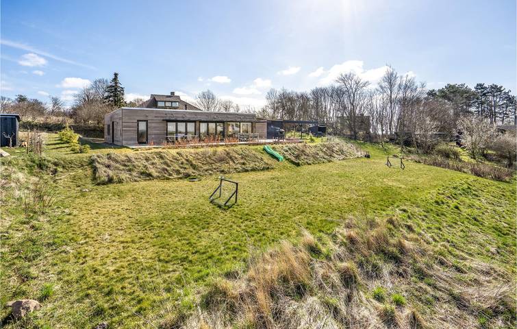 Ferienhaus für 9 Personen, mit Terrasse und Garten