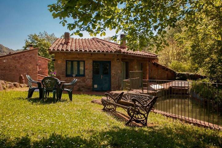 Cabaña para 6 personas, con piscina además de sauna y jardín en Pirineo Catalan