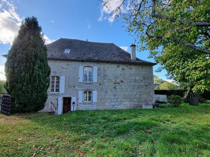 Location de vacances pour 6 personnes, avec vue ainsi que vue sur le lac et jardin à Menet - 4