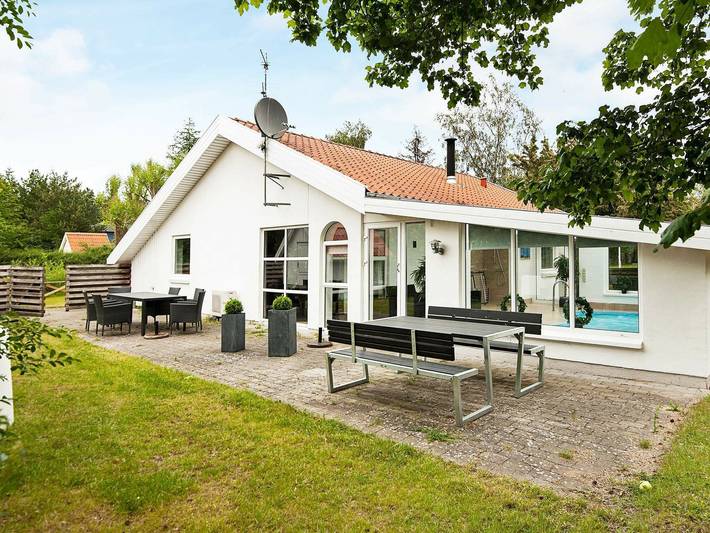 Ferienhaus für 8 Personen, mit Terrasse und Pool sowie Whirlpool, mit Haustier in Egsmark Strand