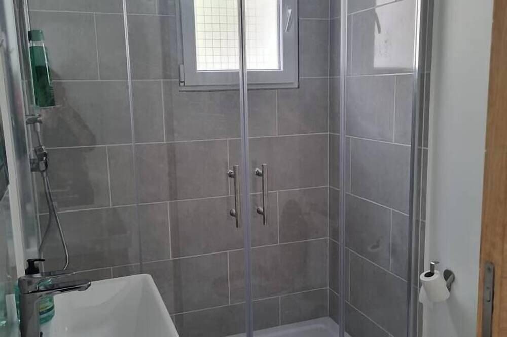 Entire apartment, Studio 30 meters, close to marina in Port-Saint-Louis-du-Rhône, Arles region