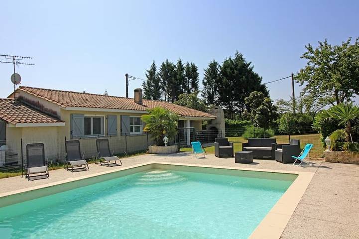 Maison de vacances pour 5 personnes, avec Jardin et Piscine à Saint-Genès-de-Fronsac