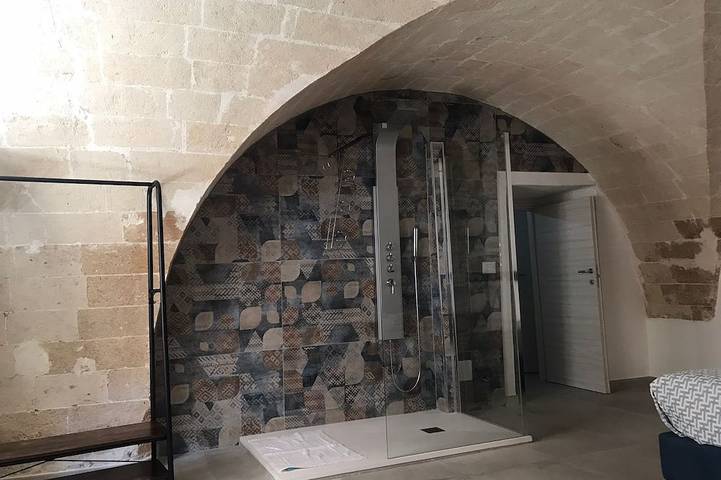 Apartamento entero, "Tramontana" Apartment with a whirlpool shower in the bedroom in Taranto, Golfo de Tarento