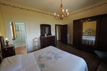 Villa for 6 People in San Gimignano, Siena Province, Photo 2