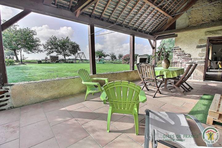 Gîte pour 5 personnes, avec terrasse et jardin