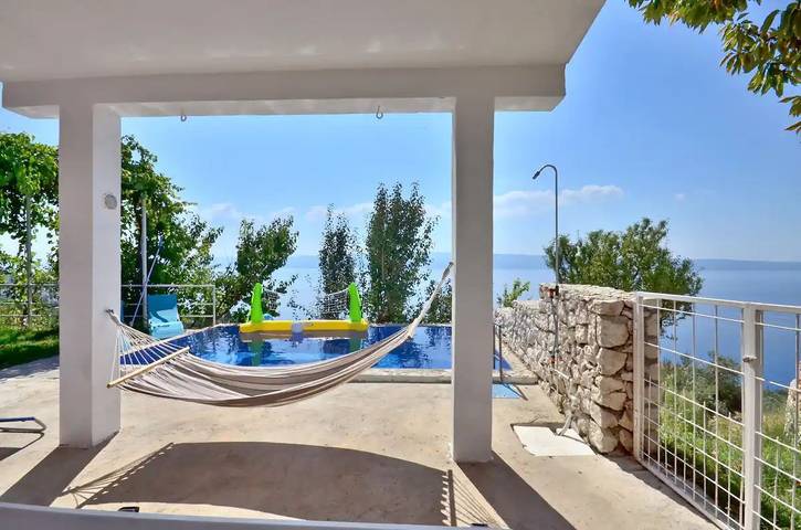 Dom dla 8 osób, z basen i ogród w Jesenice