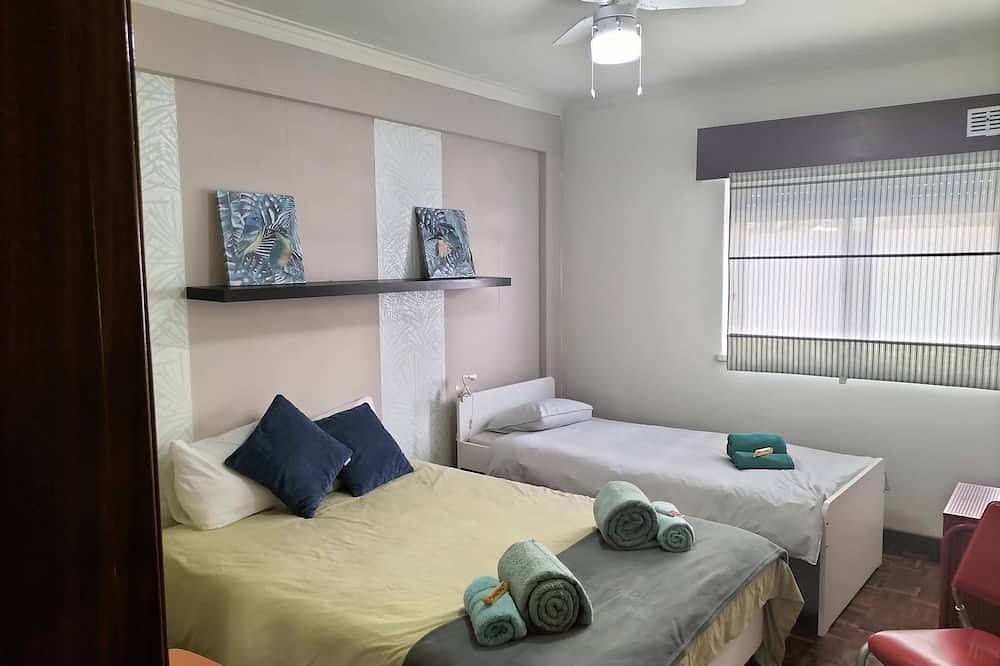 Ganze Wohnung, Private room A/C, Cable Tv, Wifi in Corroios, Halbinsel von Setúbal