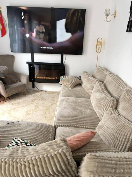 Gîte pour 7 personnes, avec terrasse et jardin à Saint-Étienne-du-Rouvray - 3