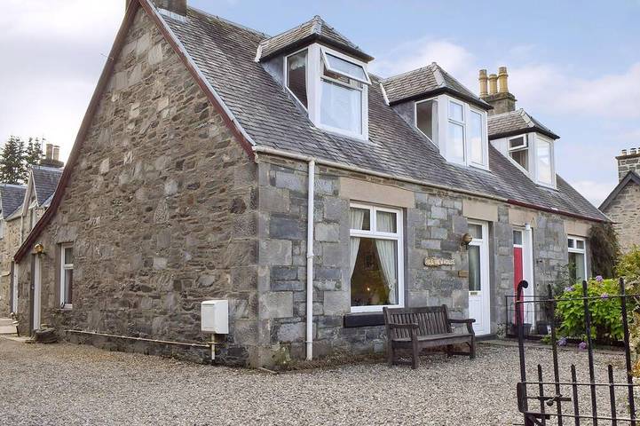 Cottage for 5 people, with garden, with pets in Aberfeldy
